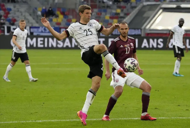 德国国家队参加欧洲杯的历程：传统强队的辉煌与坚守