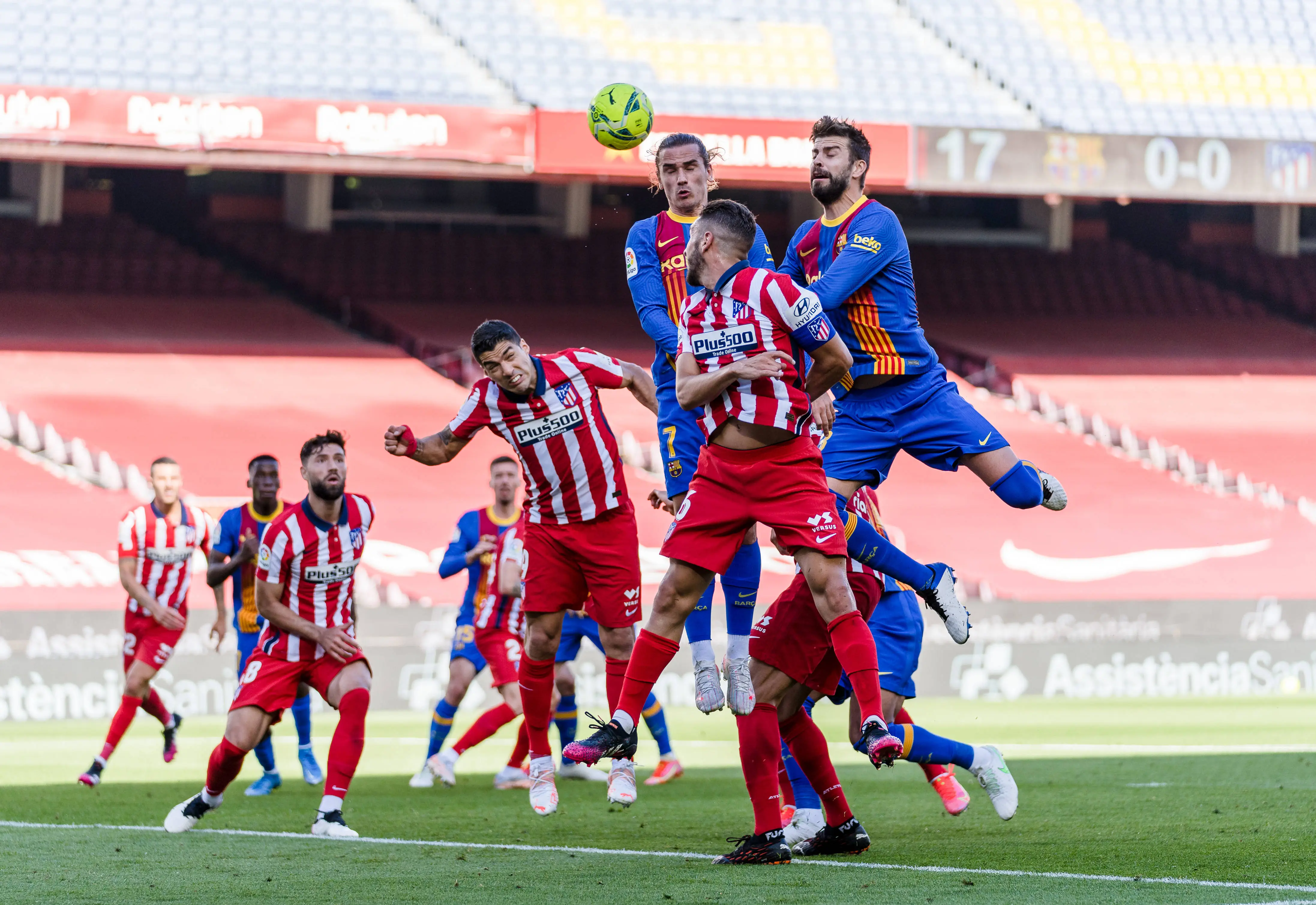 马赛欧冠征途:逆境中绽放的<a href='https://www.btyy2x.cn/news/tag/263.html' style='color: blue;'>法甲</a>荣光