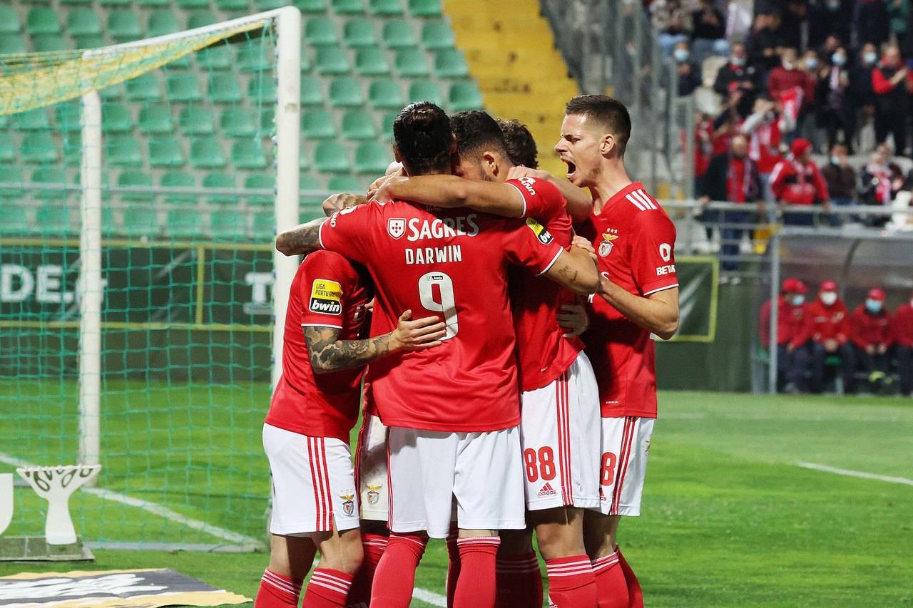 歐冠生死局:阿賈克斯主場背水狙擊本菲卡